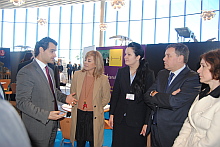 Representantes del Hospital Quirón con el alcalde la Torrevieja