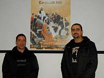 Pedro Grimao y Alfonso Pascual, con el cartel del que son autores