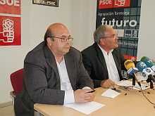 Antonio Ruiz y Ándel Sáez (PSOE) ayer en rueda de prensa