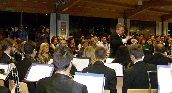 La Unión Musical Torrevejense, durante el estreno de la Obra